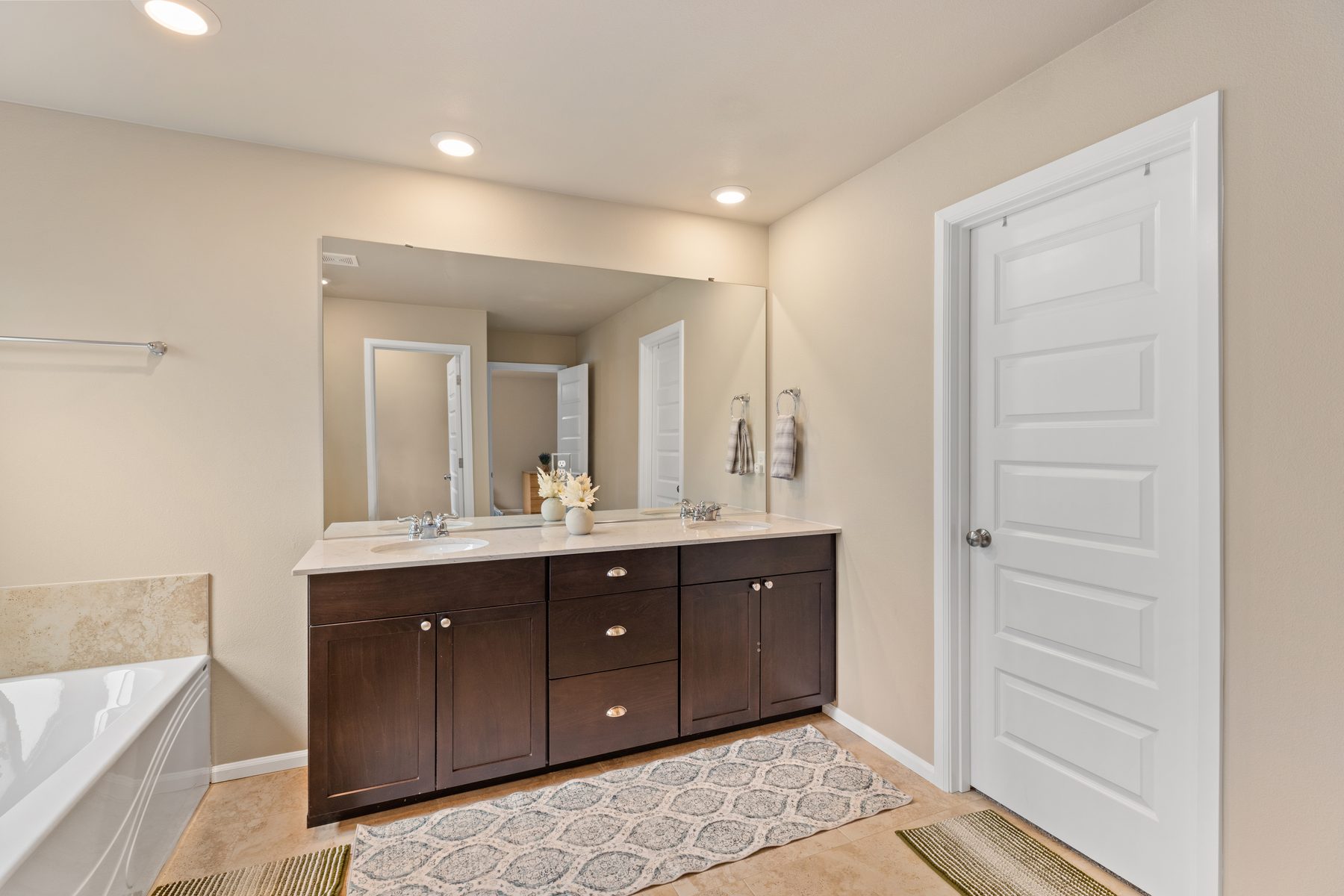 Primary bath dual vanity