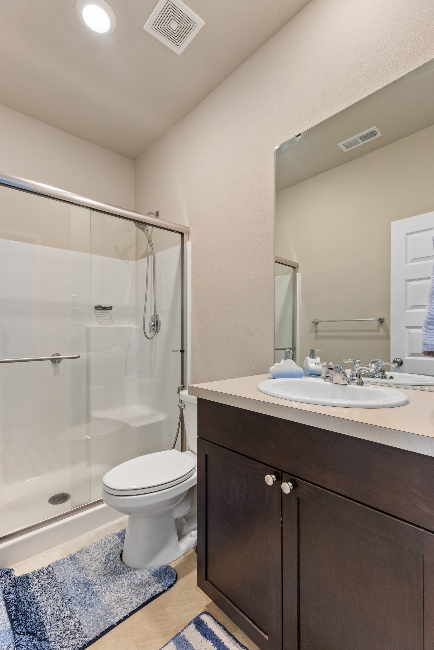 Main-floor full bath