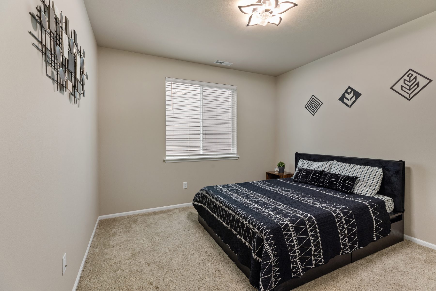Secondary bedroom